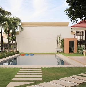 Reddoorz Premium @ Wireless Mandaue Cebu Hotel Exterior photo