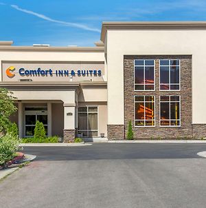 Comfort Inn & Suites Logan Near University Exterior photo