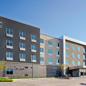 Holiday Inn Express & Suites Lubbock Central - Univ Area, An Ihg Hotel Exterior photo