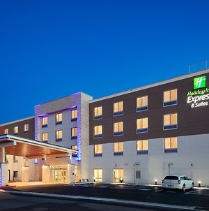 Holiday Inn Express & Suites Medford Exterior photo