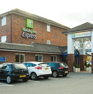 Holiday Inn Express Lichfield Exterior photo