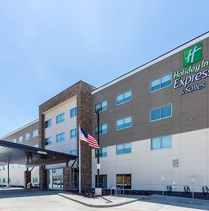 Holiday Inn Express And Suites Springfield North Exterior photo