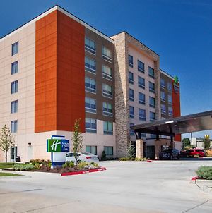 Holiday Inn Express & Suites Moore, An Ihg Hotel Exterior photo