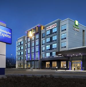 Holiday Inn Express Red Deer North Exterior photo