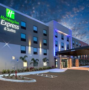 Holiday Inn Express & Suites Ft Myers Beach-Sanibel Gateway Fort Myers Beach Exterior photo