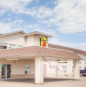 Super 8 By Wyndham Meadow Lake Hotel Exterior photo