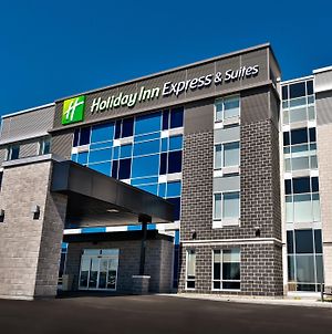 Holiday Inn Express & Suites - Trois Rivieres Ouest, An Ihg Hotel Exterior photo