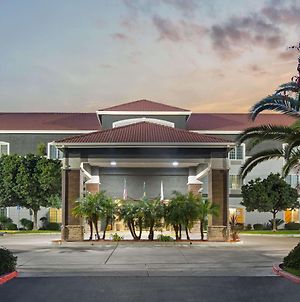 La Quinta Inn & Suites By Wyndham Visalia/Sequoia Gateway Exterior photo