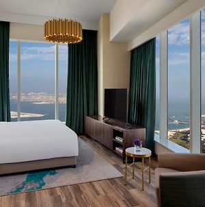 Avani Plus Palm View Dubai Hotel & Suites Exterior photo