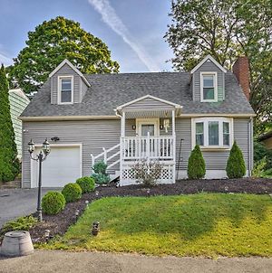 Family-Friendly Syracuse Home With Private Yard Exterior photo