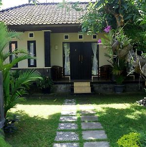 Cinthya Guest House Legian  Exterior photo
