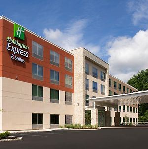 Holiday Inn Express & Suites - North Brunswick, An Ihg Hotel Exterior photo