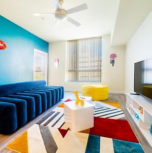 Colorful Insta-Worthy High-Rise In Downtown Tempe Apartment Exterior photo