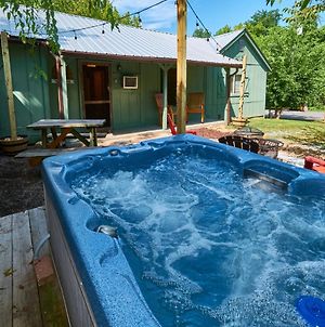 Steps From Downtown Pigeon Forge Parkway + Private Hottub And Firepit - Wifi - Firefly Bungalows Apartment Exterior photo