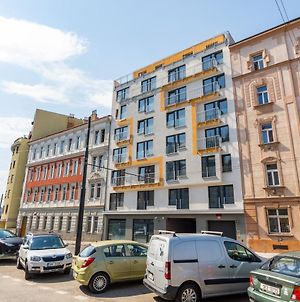 One Bedroom Penthouse Apartment In The Brand New Building Close To The City Center With Free Parking Prague Exterior photo