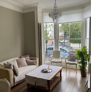 Stylish 3-Bedroom Flat In Kensington London Exterior photo