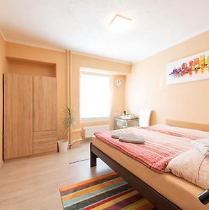 Cozy Room At Metro Station, Private Bathroom, 9Minutes Oldtown, 15Minutes Airport, Wifi Prague Exterior photo