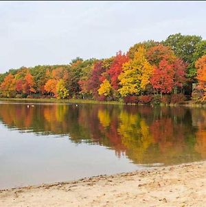 Enjoy Breathtaking Fall Colours In Poconos - Pet Friendly Condo With Lake View Lake Harmony Exterior photo