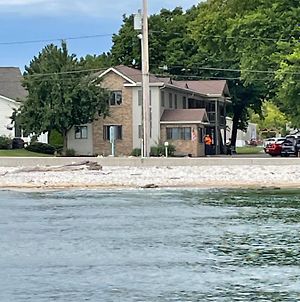 Lake Point Motel Marblehead Exterior photo