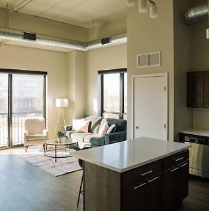 Modern 2 Bed Apt Downtown With Gym & Rooftop Apartment Des Moines Exterior photo