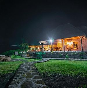 Warujojo Safari Lodge, Kyambura Katunguru Exterior photo