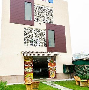 Jagdambey Hotel Greater Noida Exterior photo