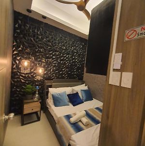 2 Bedroom Penthouse Unit Manila Exterior photo