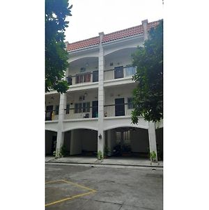 Oyo 903 Tesoro Apartments Manila Exterior photo