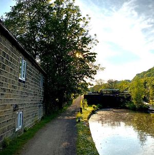 Cosy Cottage With A Canal View Hebden Bridge Exterior photo