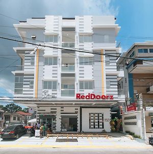 Reddoorz @ St. Catherine Residences Olongapo City Exterior photo