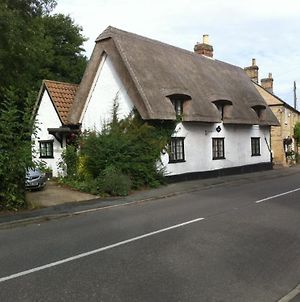 Quirky 18Th Century Thatched Cottage Great Staughton Exterior photo