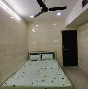Oyo Home 91319 Dreamzz Inn Nagpur Exterior photo