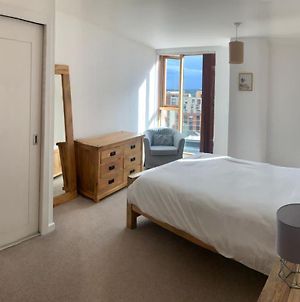 2 Bed Apartment In Granary Wharf Leeds Leeds  Exterior photo