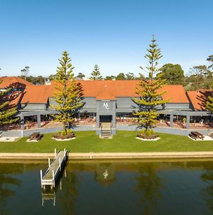 Mariners Cove At Paynesville Hotel Exterior photo