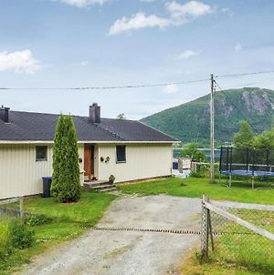 Amazing Home In Vgstranda With 4 Bedrooms And Wifi Hjelvik Exterior photo