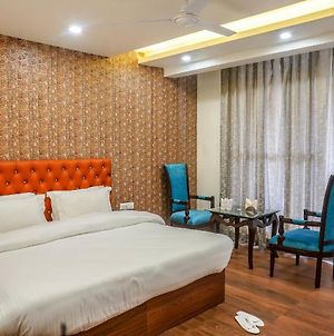Hotel Dayal Regency By Wb Inn Gurgaon Exterior photo