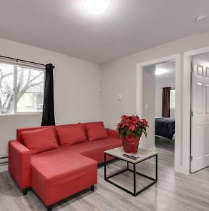 Seperate Back Basement Suites With Well Amenities Surrey Exterior photo