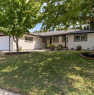 Fully Renovated 4 Bedroom Home With Pool! Roseville Exterior photo