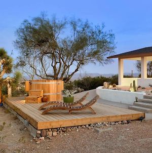 Terracasa By Hi Desert Dwellings With Hot Tub Fire Pit Outdoor Shower And Endless Views Villa Yucca Valley Exterior photo