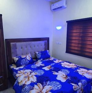 Lovely Palour And One Bed Room Holiday Home Apartment With Standby Generator And Solar In A Very Secure Area Benin City Exterior photo