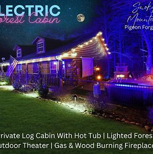 Enchanted Log Cabin In Electric Forest! Outdoor Jacuzzi, Fireplace & Projection Theater Sevierville Exterior photo