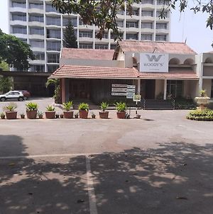 Woodlands Hotel Bangalore Exterior photo