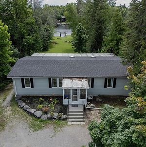 Bobcaygeon Waterfront River Cottage Exterior photo