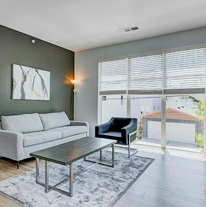 Modern Chic 2 Bedroom W Free Garage Parking By Stay Gia Indianapolis Exterior photo
