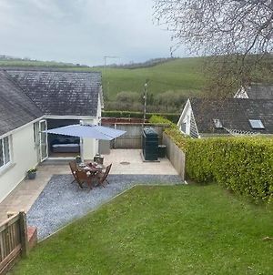 Beautiful 2 Bed Bungalow With Picturesque Views Apartment Laugharne Exterior photo