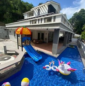 70Pax 8Br Villa Swimming Pool With Spa And Kids Pool, Ktv, Home Theatre 2Bbq 2Pool Tables Near Spice Arena Penang 9800 Sqft Bayan Lepas Exterior photo