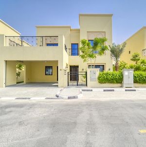 Pleasing 4Br + Assistant Room Villa At Nadd Al Shiba Third, Nad Al Sheba By Deluxe Holiday Homes Dubai Exterior photo