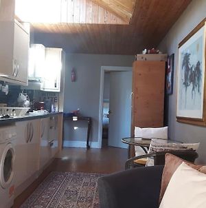 1 Bed Apartment Near Dublin Mountains. Exterior photo