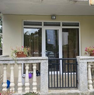 Neka Guest House Batumi Exterior photo