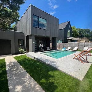 New Modern 3 Bedroom House In Hip East Austin Exterior photo